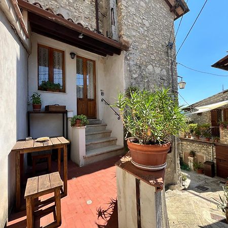 Appartamento A Valle San Martino Di Сполето Екстериор снимка