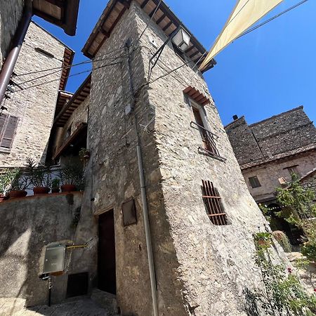 Appartamento A Valle San Martino Di Сполето Екстериор снимка