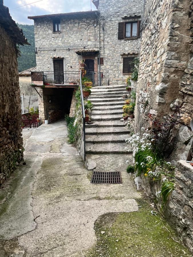 Appartamento A Valle San Martino Di Сполето Екстериор снимка
