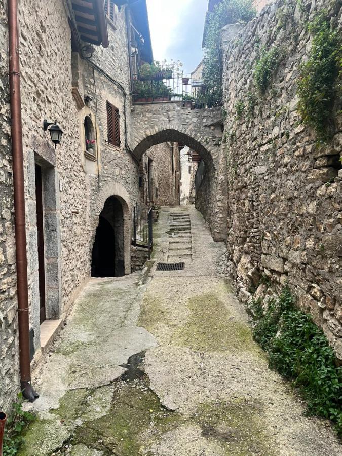 Appartamento A Valle San Martino Di Сполето Екстериор снимка