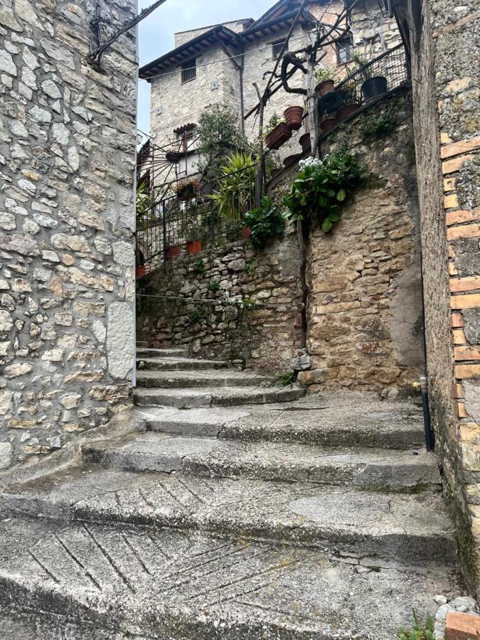 Appartamento A Valle San Martino Di Сполето Екстериор снимка