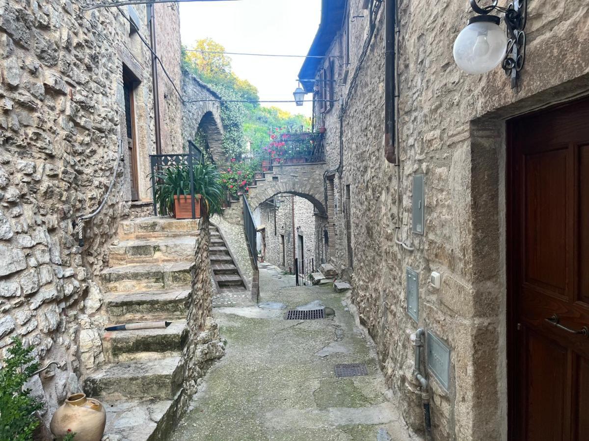 Appartamento A Valle San Martino Di Сполето Екстериор снимка