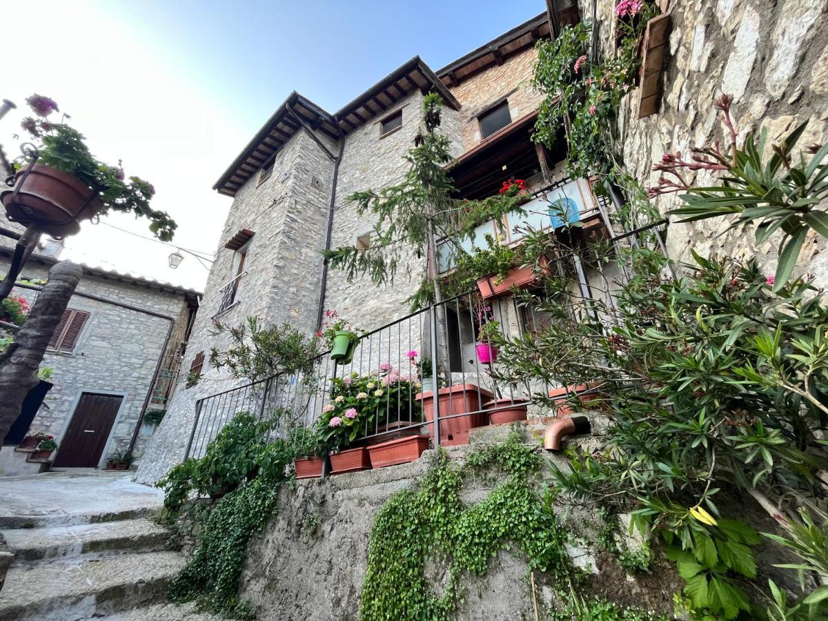 Appartamento A Valle San Martino Di Сполето Екстериор снимка